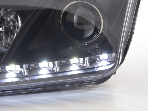 Scheinwerfer Set Daylight LED TFL-Optik Ford Focus 4/5-trg.  05-08 schwarz für Rechtslenker – Bild 2